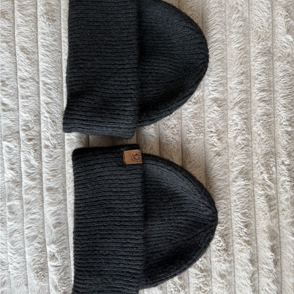 Black Knit Beanie - Picture 1 of 3